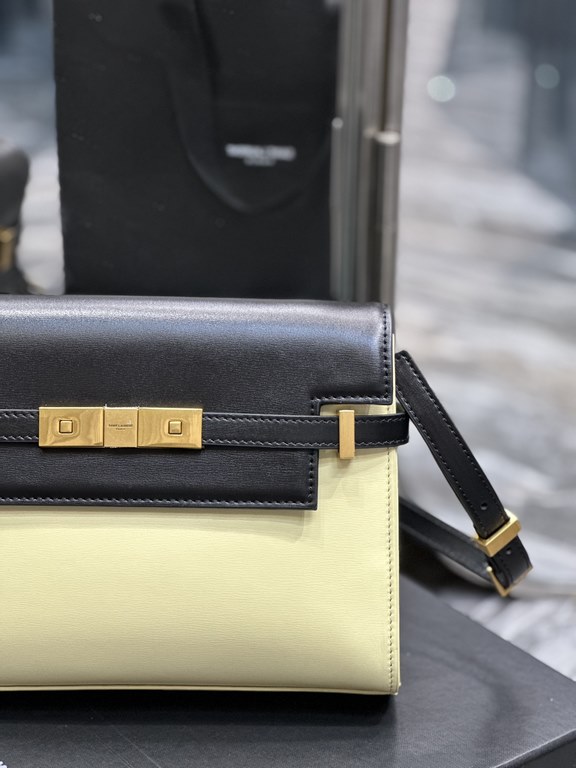 NEW】New Color_Black with Rice Gold BuckleCounter synchronization new Manhattan baguette bag small 24cm new arrival! The latest bag type flap Manhattan baguette bag, a change from the previous classic logo, replaced by a 