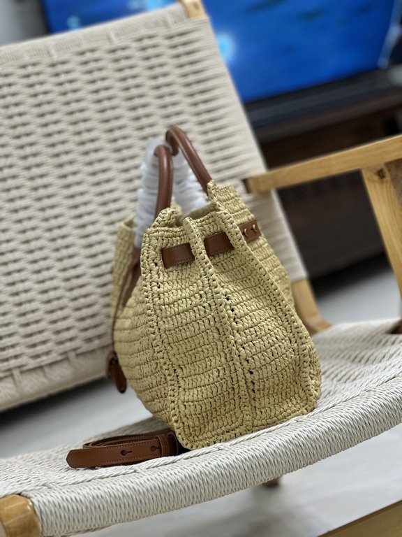 Sac de jour_Organizer bag in woven raffiaArtistic in nature, the raffia weave is very solid, super textured and uniquely crafted, with a classic metal logo and lots of details. You can't go wrong with this everyday bag, 