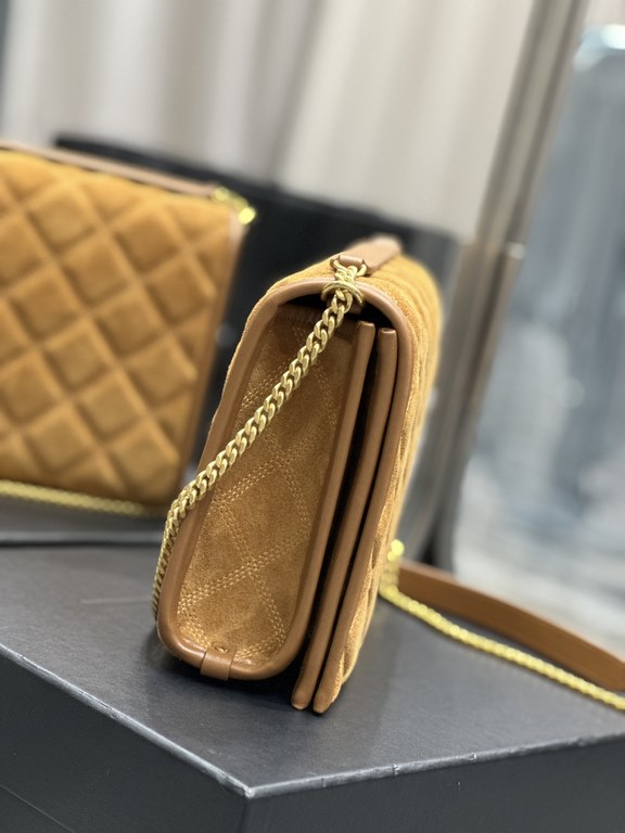 Becky_25cm Earthy Suede#Becky diamond quilted lambskin chain bag.Absolutely, positively part of the Love at First Sight collection! The diamond-shaped quilted pattern gives off a diamond-like glamor! The gold Y logo stan