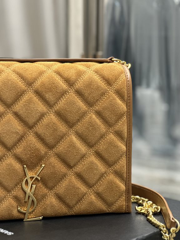 Becky_25cm Earthy Suede#Becky diamond quilted lambskin chain bag.Absolutely, positively part of the Love at First Sight collection! The diamond-shaped quilted pattern gives off a diamond-like glamor! The gold Y logo stan