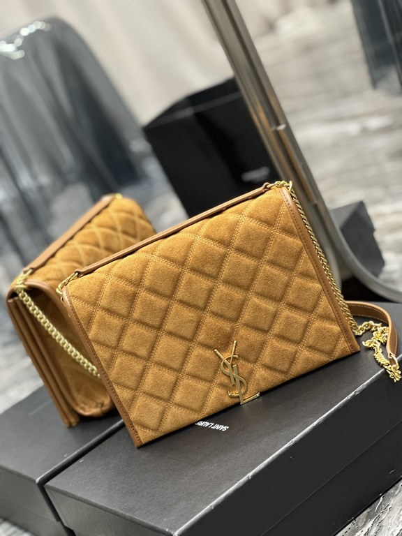 Becky_25cm Earthy Suede#Becky diamond quilted lambskin chain bag.Absolutely, positively part of the Love at First Sight collection! The diamond-shaped quilted pattern gives off a diamond-like glamor! The gold Y logo stan