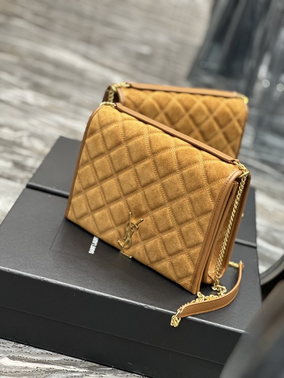 Becky_25cm Earthy Suede#Becky diamond quilted lambskin chain bag.Absolutely, positively part of the Love at First Sight collection! The diamond-shaped quilted pattern gives off a diamond-like glamor! The gold Y logo stan