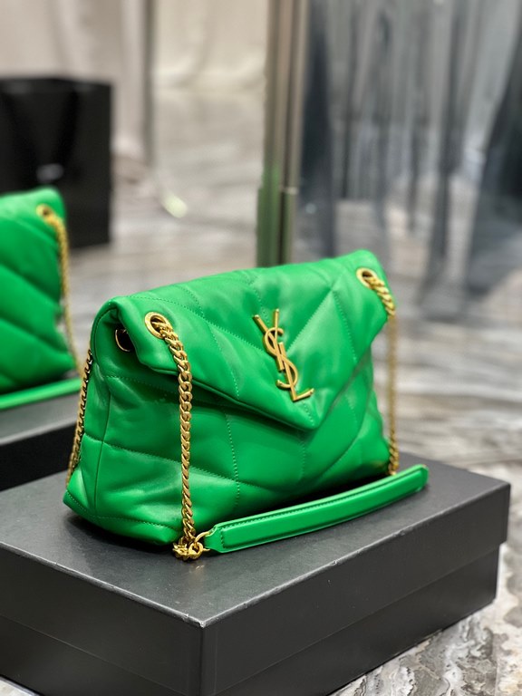 [In stock in secondsGreen fruit green with gold buckle-Loulou puffer_quilted lambskin bag, 100% lambskin production, soft and delicate feel, as if embracing the clouds   like feeling; classic Y family logo, chain and gro