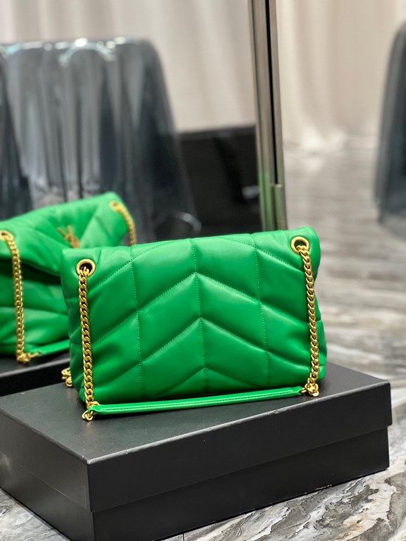 [In stock in secondsGreen fruit green with gold buckle-Loulou puffer_quilted lambskin bag, 100% lambskin production, soft and delicate feel, as if embracing the clouds   like feeling; classic Y family logo, chain and gro