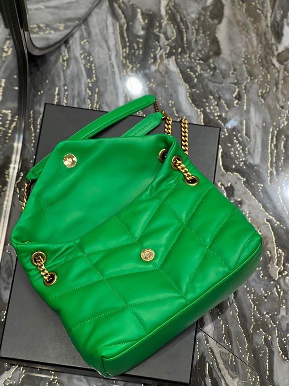 [In stock in secondsGreen fruit green with gold buckle-Loulou puffer_quilted lambskin bag, 100% lambskin production, soft and delicate feel, as if embracing the clouds   like feeling; classic Y family logo, chain and gro