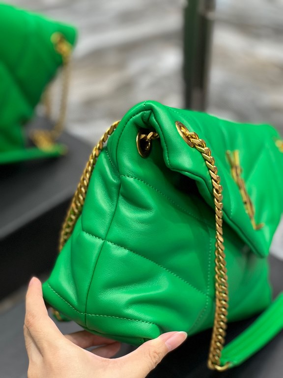 [In stock in secondsGreen fruit green with gold buckle-Loulou puffer_quilted lambskin bag, 100% lambskin production, soft and delicate feel, as if embracing the clouds   like feeling; classic Y family logo, chain and gro