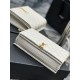 Becky_26cm White#Becky diamond quilted lambskin chain bag.This bag is one of the most beautiful and beautiful of the collection! The diamond-shaped quilted pattern gives off a diamond-like luster! The gold Y logo stands 