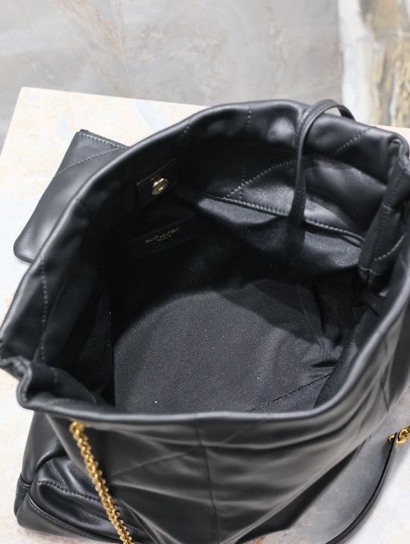 POCHON_New super good-looking can carry the garbage bagThe new new bag type, the bag is made of imported Italian lambskin, super high craftsmanship of the grid quilting, the front logo hardware with a chain drawstring mo