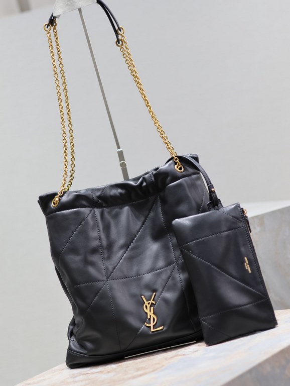 POCHON_New super good-looking can carry the garbage bagThe new new bag type, the bag is made of imported Italian lambskin, super high craftsmanship of the grid quilting, the front logo hardware with a chain drawstring mo