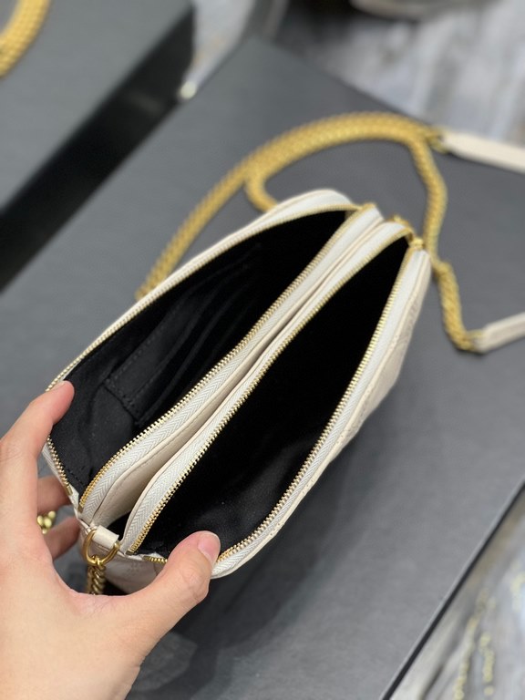 [In stock in seconds]Counter latest BECKY rhombic quilted double zipper clutch bag, made of original lambskin with quite delicate feel, with rhombic quilted pattern and simple iconic logo, atmospheric classic and versati