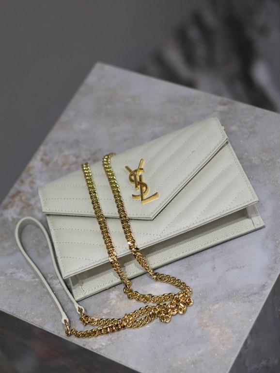 White Gold Button Caviar_woc small size envelope bag is coming, when it comes to envelope bag, this one from Y family must have the name! The whole bag is made of Italian cowhide leather, with a three-dimensional shape a