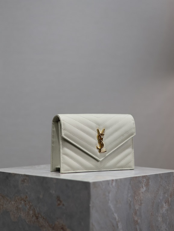 White Gold Button Caviar_woc small size envelope bag is coming, when it comes to envelope bag, this one from Y family must have the name! The whole bag is made of Italian cowhide leather, with a three-dimensional shape a