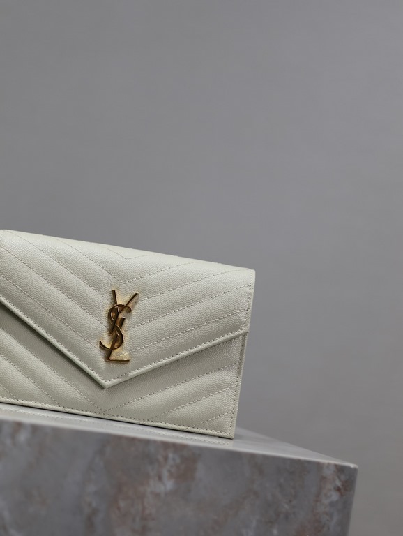 White Gold Button Caviar_woc small size envelope bag is coming, when it comes to envelope bag, this one from Y family must have the name! The whole bag is made of Italian cowhide leather, with a three-dimensional shape a