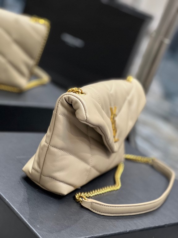 [In stock in seconds]Apricot color with gold buttons-               The whole bag is made of soft Italian lambskin with Y's diagonal stripe quilting craftsmanship, featuring a softly textured front flap pocket with a det