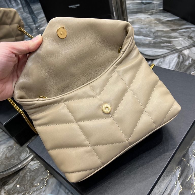 [In stock in seconds]Apricot color with gold buttons-               The whole bag is made of soft Italian lambskin with Y's diagonal stripe quilting craftsmanship, featuring a softly textured front flap pocket with a det