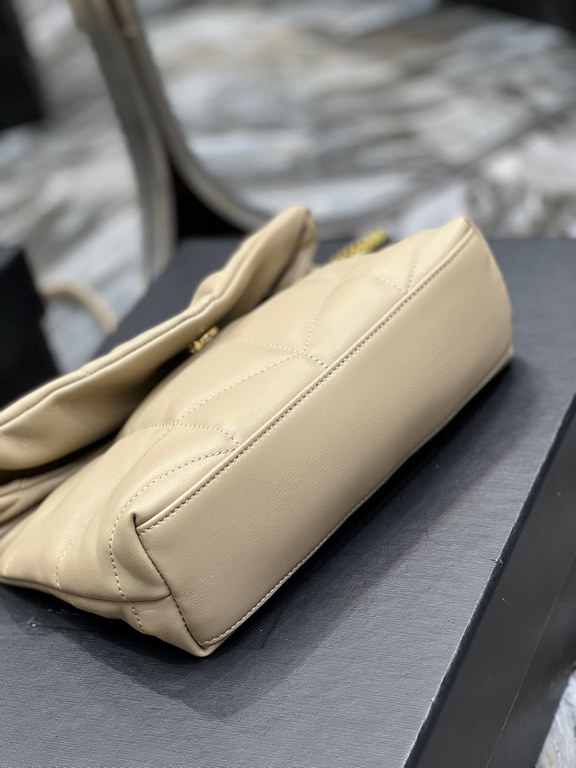 [In stock in seconds]Apricot color with gold buttons-               The whole bag is made of soft Italian lambskin with Y's diagonal stripe quilting craftsmanship, featuring a softly textured front flap pocket with a det