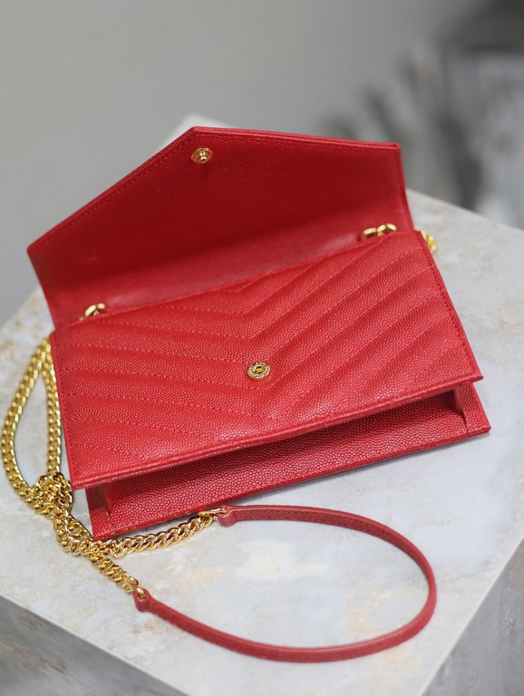 Red Gold Button Caviar_woc small size envelope bag is coming, when it comes to envelope bag, this one from Y family must have the name! The whole bag is made of Italian cowhide leather, with a three-dimensional shape and