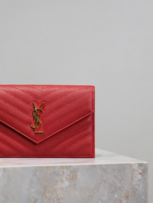 Red Gold Button Caviar_woc small size envelope bag is coming, when it comes to envelope bag, this one from Y family must have the name! The whole bag is made of Italian cowhide leather, with a three-dimensional shape and