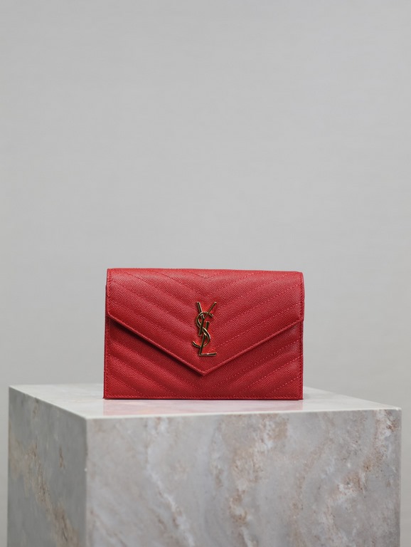 Red Gold Button Caviar_woc small size envelope bag is coming, when it comes to envelope bag, this one from Y family must have the name! The whole bag is made of Italian cowhide leather, with a three-dimensional shape and