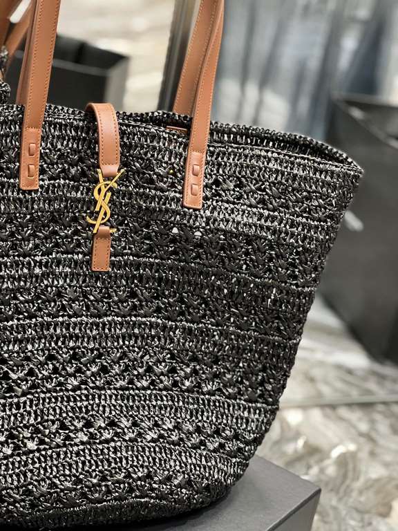 [In stock in seconds]  straw woven bag fast fallVegetable basket hollowed out straw tote bag_Y home exquisite Parisian style in this black straw woven tote bag in the best. logo directly using the L letter hooked in the 