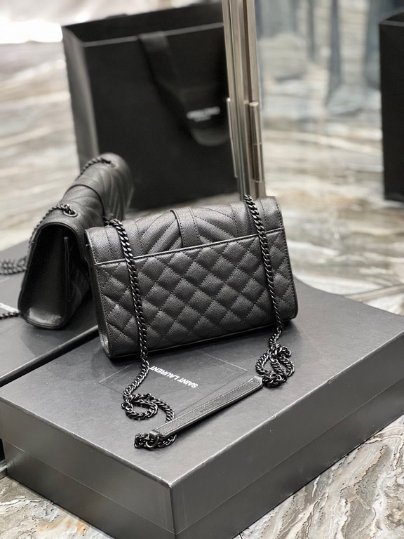 [In stock in seconds]#Envelope #Black with black buckleSmall grained embossed quilted grain leather envelope bagClassic is timeless, the beauty of the V grain quilted diamond caviar pattern, very wear-resistant, Italian 