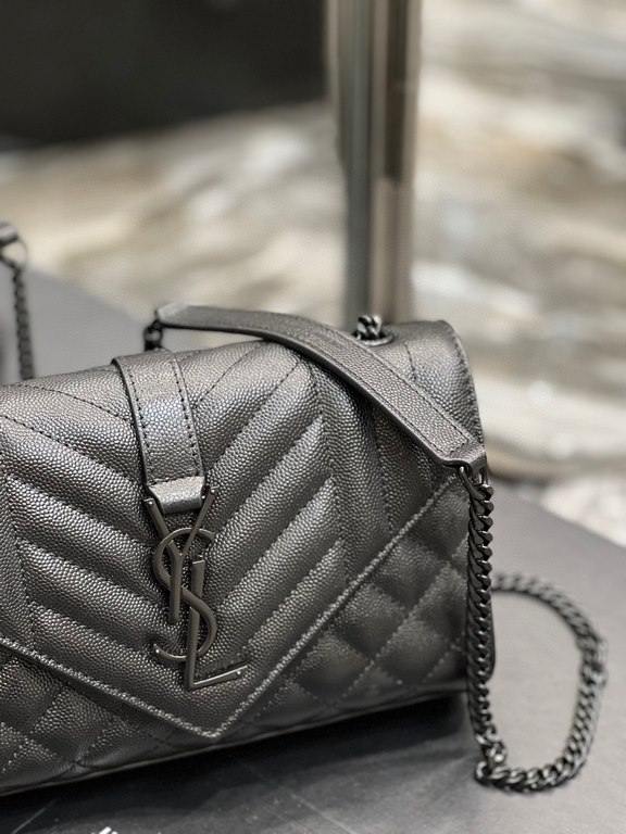 [In stock in seconds]#Envelope #Black with black buckleSmall grained embossed quilted grain leather envelope bagClassic is timeless, the beauty of the V grain quilted diamond caviar pattern, very wear-resistant, Italian 