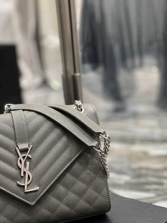 [In stock in seconds]#Envelope# Gray with Silver BuckleMedium grain embossed quilted leather envelope bagClassic is timeless, beautiful out of the sky V grain quilted diamond caviar pattern, Italian cowhide with eye-catc