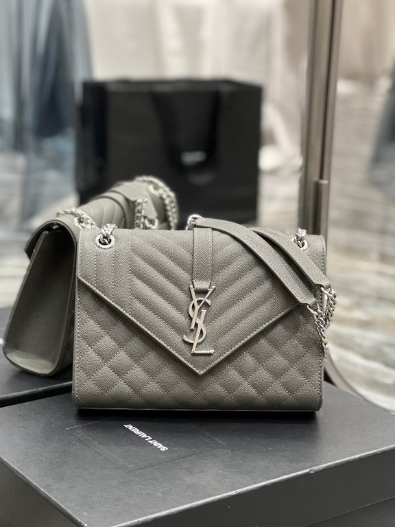 [In stock in seconds]#Envelope# Gray with Silver BuckleMedium grain embossed quilted leather envelope bagClassic is timeless, beautiful out of the sky V grain quilted diamond caviar pattern, Italian cowhide with eye-catc