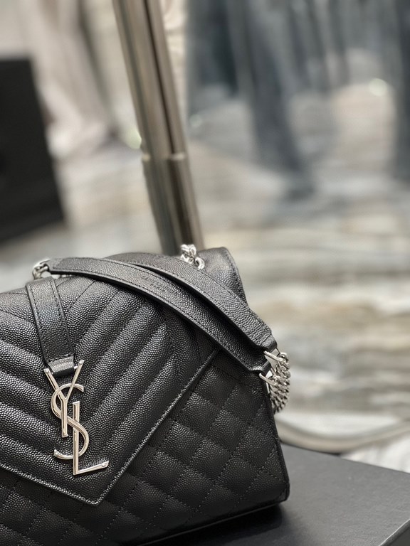 [In stock in seconds]#Envelope# Black with Silver BuckleMedium grain embossed quilted leather envelope bagClassic is timeless, the beauty of the V pattern spelling diamond pattern of caviar, Italian cowhide with eye-catc