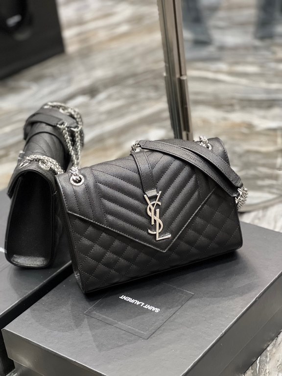 [In stock in seconds]#Envelope# Black with Silver BuckleMedium grain embossed quilted leather envelope bagClassic is timeless, the beauty of the V pattern spelling diamond pattern of caviar, Italian cowhide with eye-catc