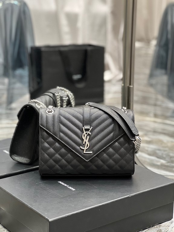 [In stock in seconds]#Envelope# Black with Silver BuckleMedium grain embossed quilted leather envelope bagClassic is timeless, the beauty of the V pattern spelling diamond pattern of caviar, Italian cowhide with eye-catc