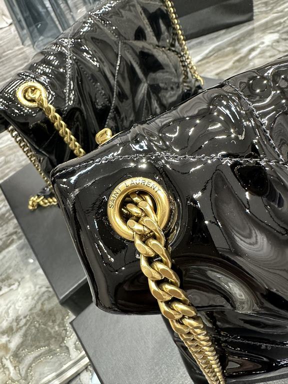 Loulou puffer_quilted chain bag, the classic Y logo, chain and grommet hardware are made of old metal.Loulou puffer_quilted chain bag, classic Y logo, chain and grommet hardware are made of old metal, retro texture and i