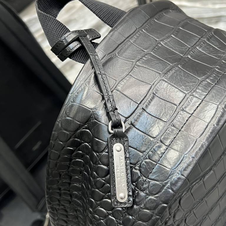 Shoulder bag arrived _ crocodile grain cowhide modelsCounter limited launch Crafted to create this backpack, imported Italian cowhide, full leather models are very texture, very light and convenient, practical and loadab