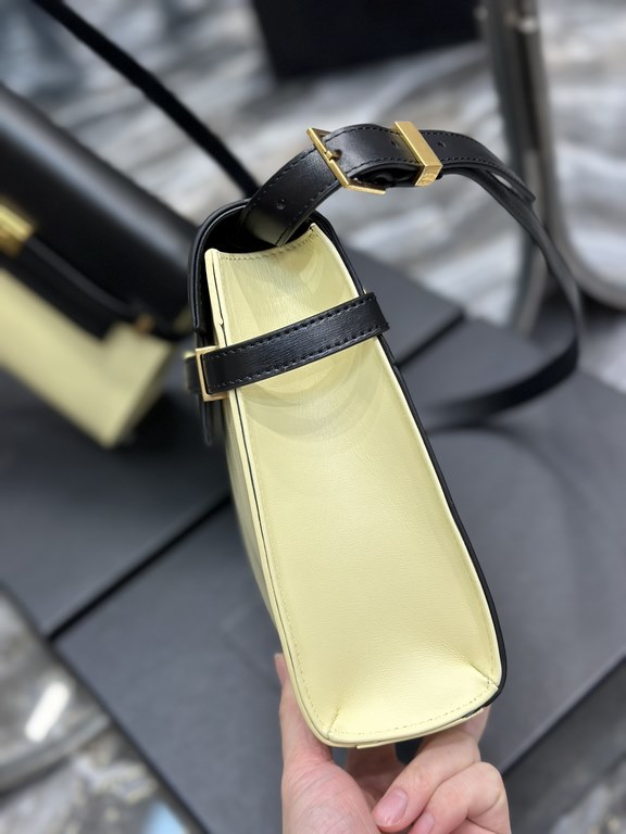 NEW】New color_Black with beige gold buckle.Manhattan_flap Manhattan baguette bag, a change from the previous classic logo, replaced by a low-key simple design style, it is a bit like the H Kelly, very retro flavor! Busin