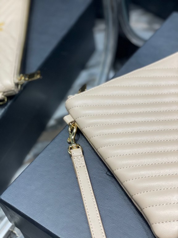 [Spot Seconds]        _ jacquard spliced document clutch in original calfskin leather   grosgrain lining, top-quality zipper closure, removable carry handle, imported hardware, intricate lattice cut, 6 card spaces inside