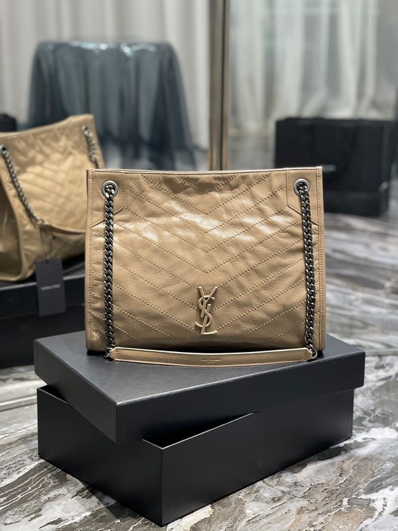 [In stock in seconds]                  _Imported Italian scrunch oil wax cowhide, hardware is full cowhide wrapped, very exquisite craftsmanship! The middle of the bag has a magnetic suction buckle, to protect the safety