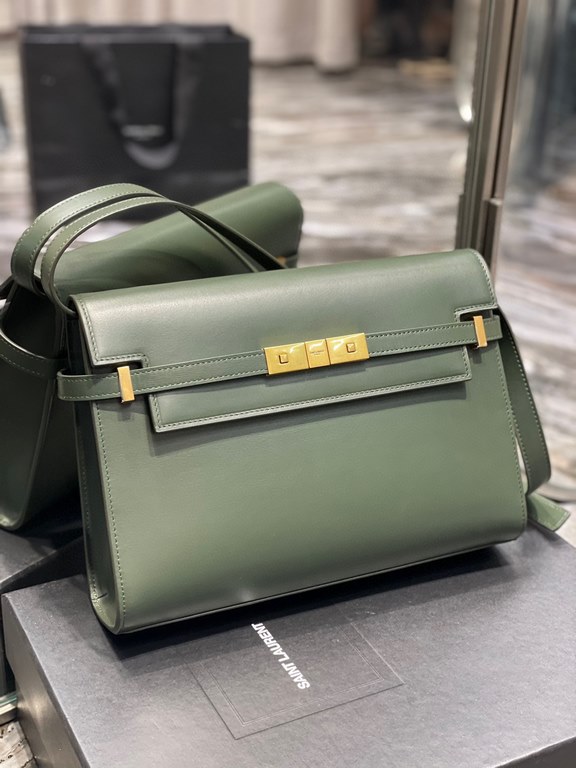 [In stock in seconds]             Manhattan Manhattan baguette bag counter revamped the latest version of the full leather interior, calling out a sense of high class! It is a change from the previous classic logo, repla