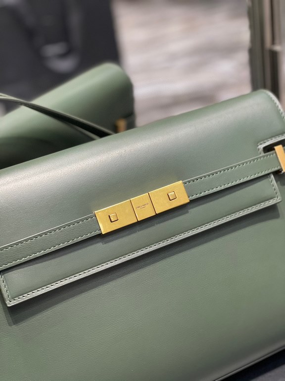 [In stock in seconds]             Manhattan Manhattan baguette bag counter revamped the latest version of the full leather interior, calling out a sense of high class! It is a change from the previous classic logo, repla