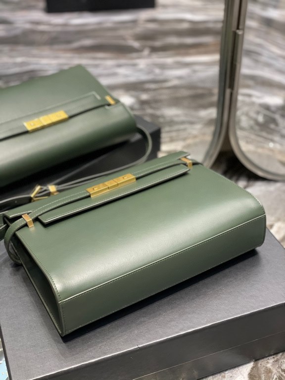 [In stock in seconds]             Manhattan Manhattan baguette bag counter revamped the latest version of the full leather interior, calling out a sense of high class! It is a change from the previous classic logo, repla