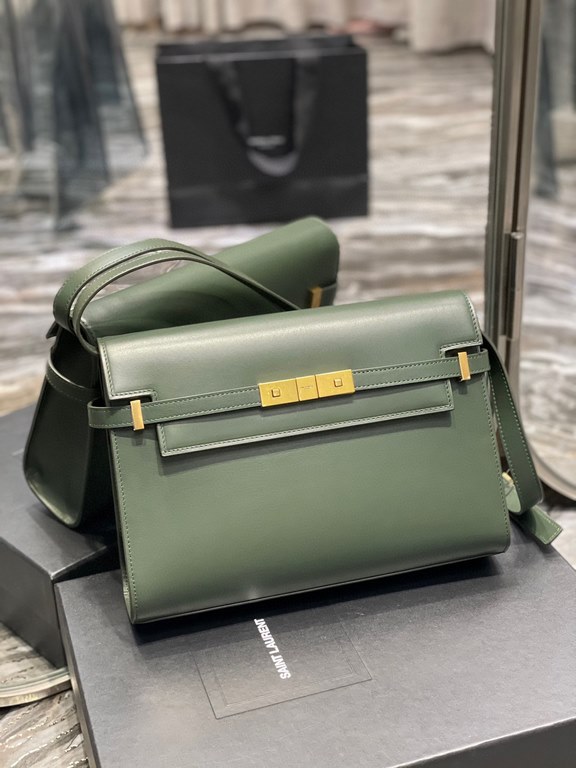 [In stock in seconds]             Manhattan Manhattan baguette bag counter revamped the latest version of the full leather interior, calling out a sense of high class! It is a change from the previous classic logo, repla