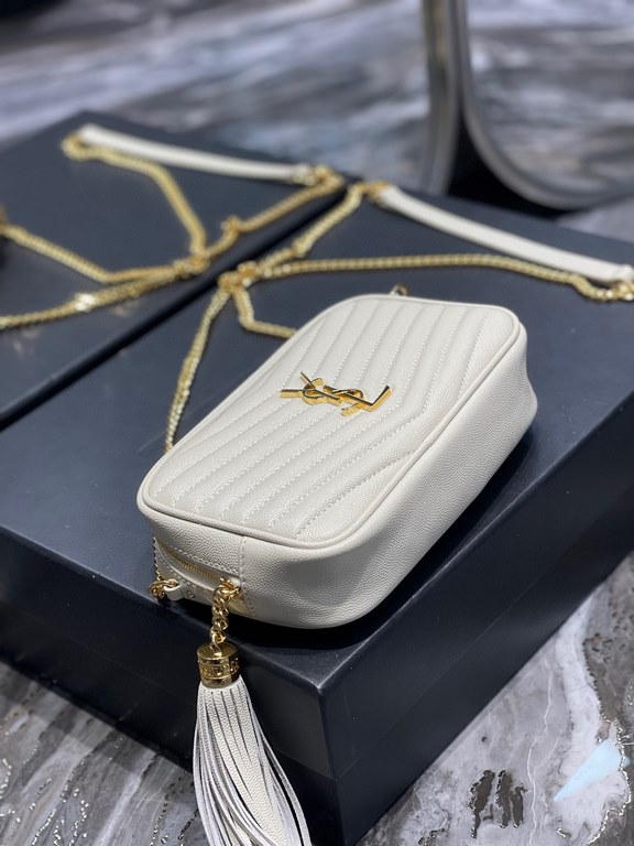 [In stock in secondsWhite Gold Button_            Top imported cowhide leather camera bag, ZP open molded and typed to be exactly the same! Very delicate! With fashion tassel charm! Leather inside and outside, the bag ha