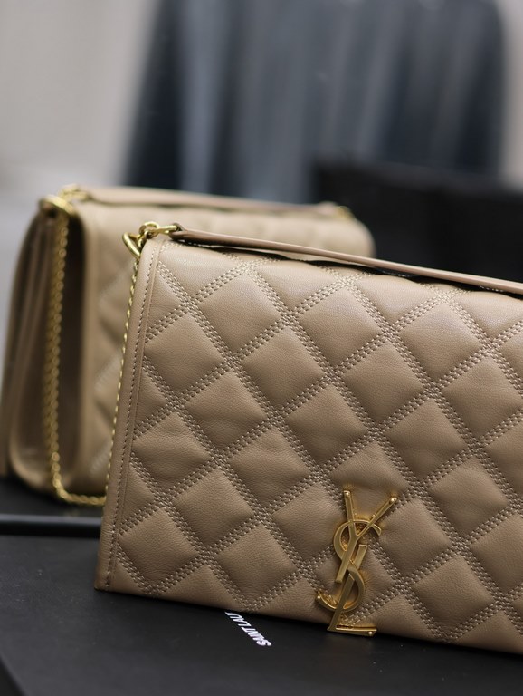 Becky_25cm Almond#Becky Diamond Quilted Lambskin Chain BagThis is one of the most popular bags in the Love at First Sight collection! The diamond-shaped quilted pattern exudes a diamond-like glamor! The gold Y logo stand