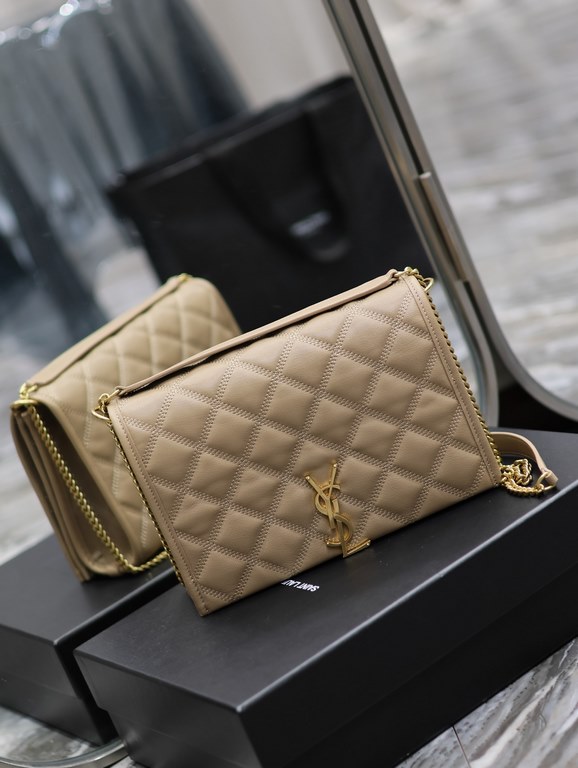 Becky_25cm Almond#Becky Diamond Quilted Lambskin Chain BagThis is one of the most popular bags in the Love at First Sight collection! The diamond-shaped quilted pattern exudes a diamond-like glamor! The gold Y logo stand