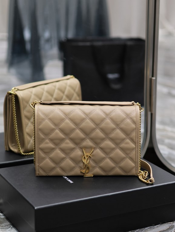 Becky_25cm Almond#Becky Diamond Quilted Lambskin Chain BagThis is one of the most popular bags in the Love at First Sight collection! The diamond-shaped quilted pattern exudes a diamond-like glamor! The gold Y logo stand