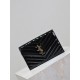 Black patent leather with gold buckle_woc small size envelope bag is coming, when it comes to envelope bag, this one from Y family must have the name! The whole bag is made of Italian cowhide leather, with a three-dimens