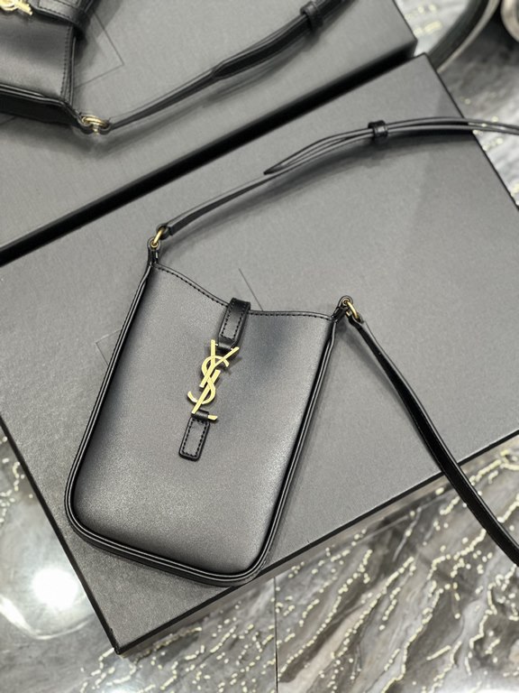 [Black]LE 5A7 Series New Member_Mobile Phone Bag Wall breaks recommend this mini cell phone bag For the fashionable elite who have visited countless bags Amway this design is exquisite and compact Easy to concave shape  