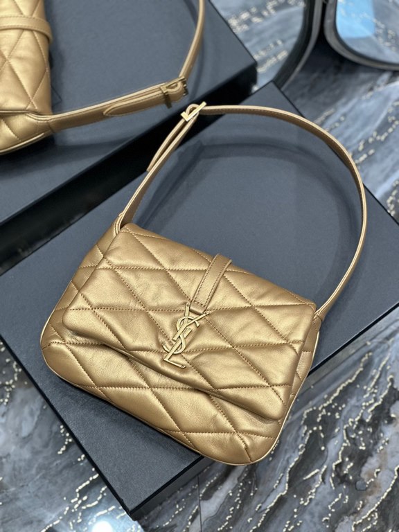 [In stock in secondsLimited color scheme Golden lambskin_LE 57 series quilted underarm bag, these days without an underarm bag are embarrassed to say they are a hipster, right The whole bag is made of diamond pattern qui