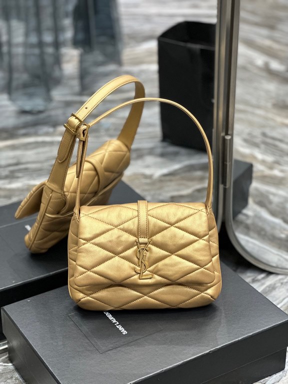 [In stock in secondsLimited color scheme Golden lambskin_LE 57 series quilted underarm bag, these days without an underarm bag are embarrassed to say they are a hipster, right The whole bag is made of diamond pattern qui