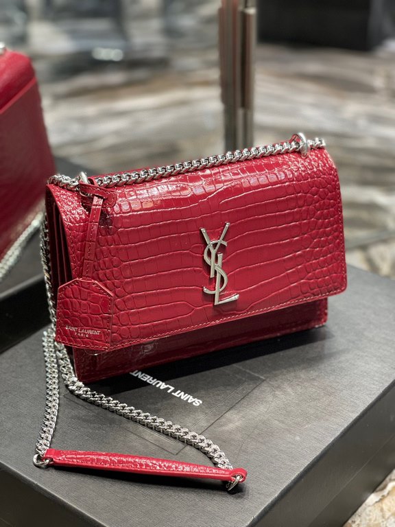 [In stock in seconds]              #Burgundy with silver buckle #Unbeatable classic crocodile print sunset bag! Out for such a long time the heat is still unabated, it can be seen that it is loved to an extraordinary deg