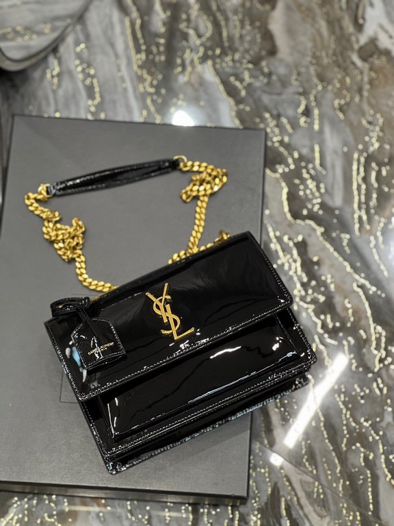 [In stock in seconds]              #Black patent leather with gold buckleUnbeatable classic sunset sunset bag! Out for such a long time the heat is still unabated, it can be seen that it is loved to an extraordinary degr